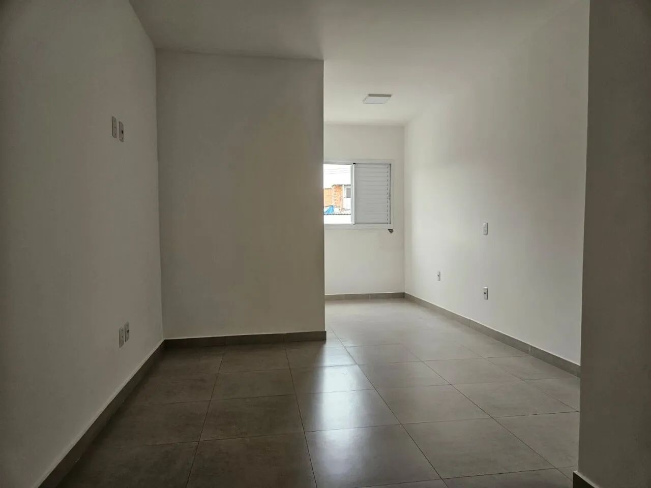 SOBRADO NOVO COM 2 SUÍTES E 2 VAGAS ? PRONTO PARA MORAR - Foto 4