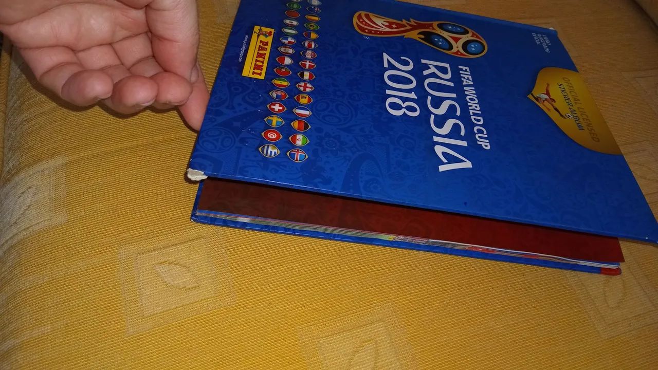 Lote com dois álbuns copa 2018 no estado. - Foto 4