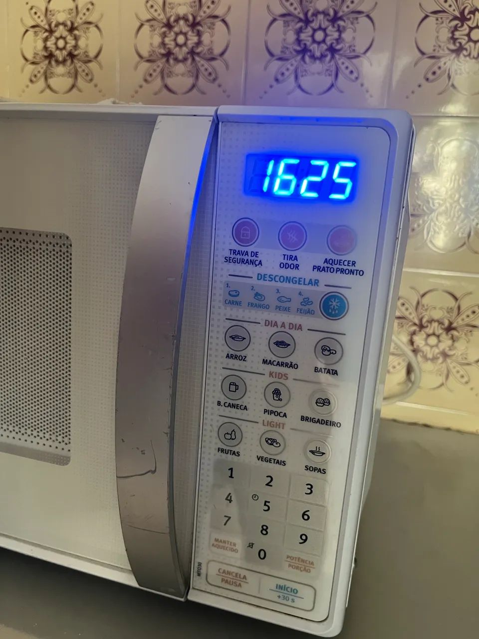 Microondas Electrolux 21 LTS em Ótimo estado funcionando perfeitamente  - Foto 2