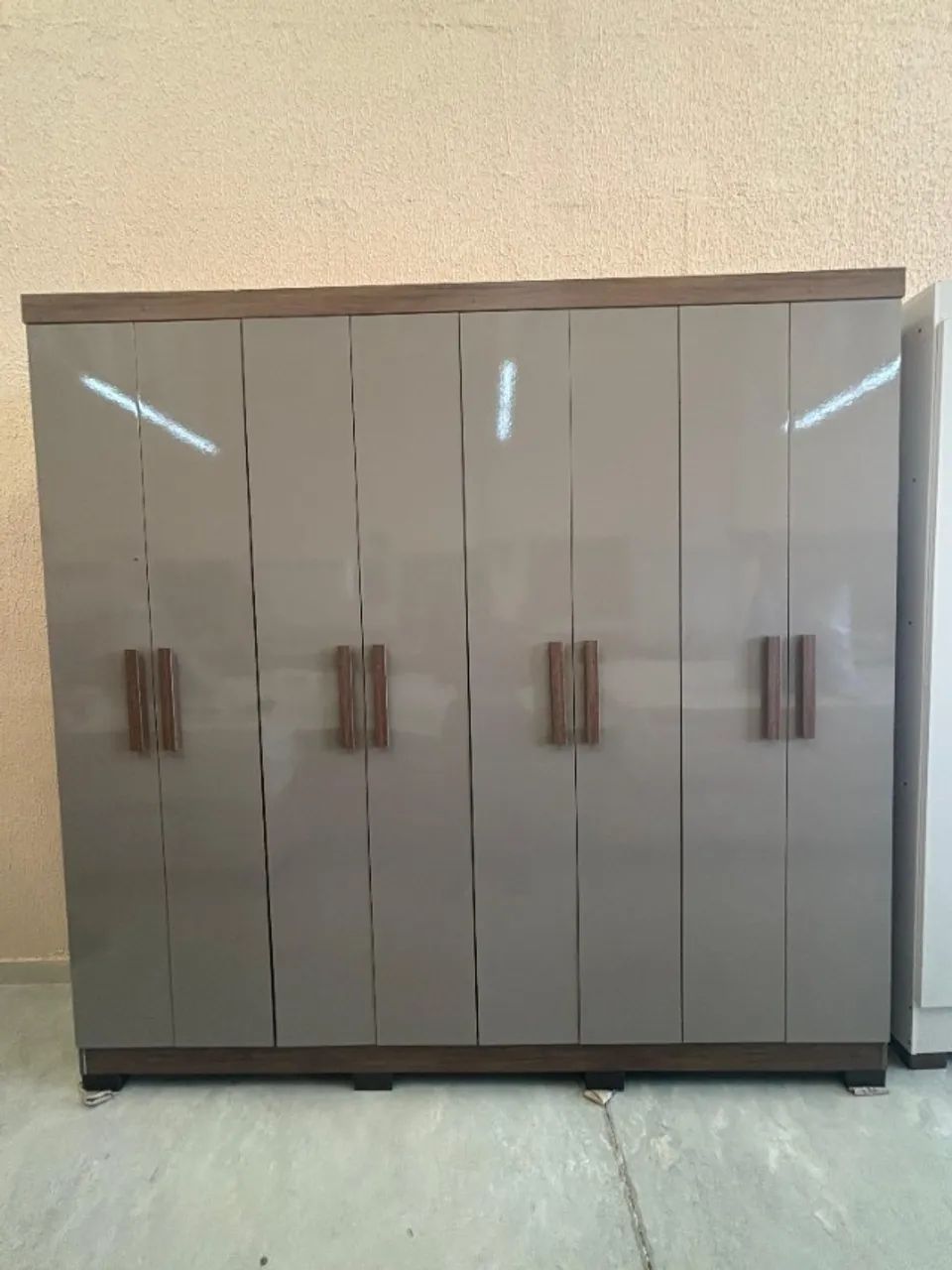 Mais Espaço e Praticidade com o Guarda-Roupa Petrópolis 8 Portas e 2 Gavetas Montado Sem C - Foto 3