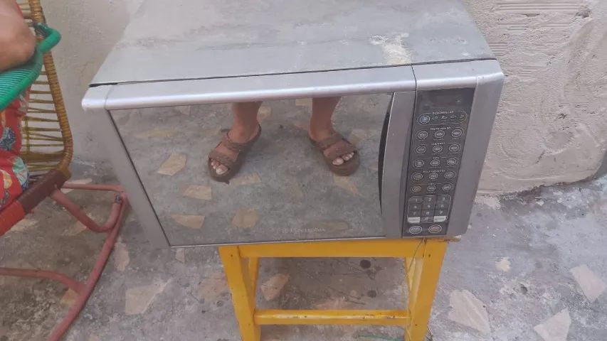 Micro ondas tira peças Eletrolux  - Foto 3