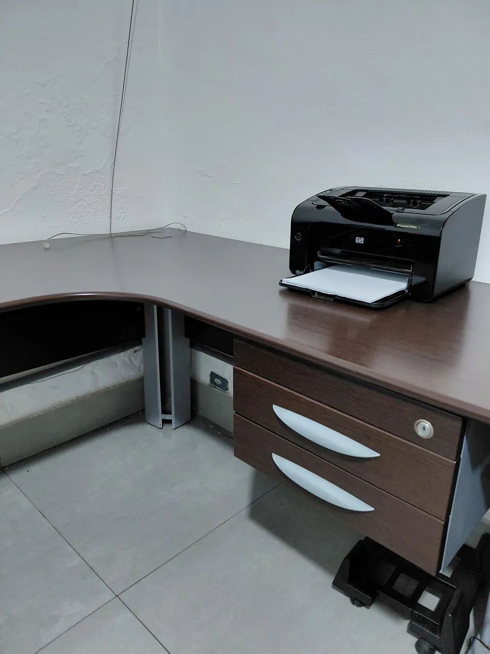 Vendo mesa de escritório/escrivaninha  - Foto 2