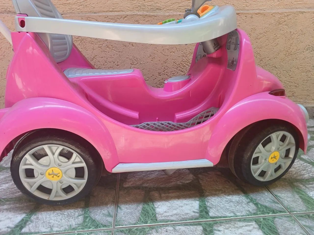 Carrinho de passeio fusca rosa - Foto 3