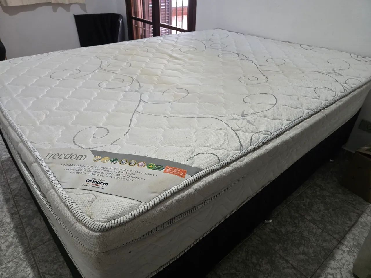 Vendo Cama Box Casal Ortobom com Brinde colcha e almofada  - Foto 3