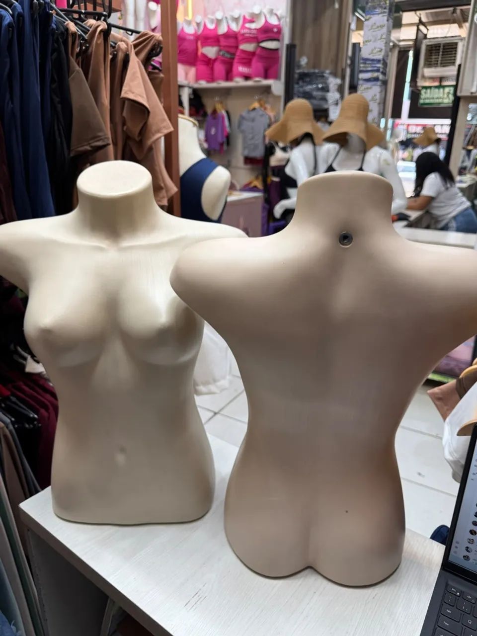 Busto feminino meio corpo  - Foto 3