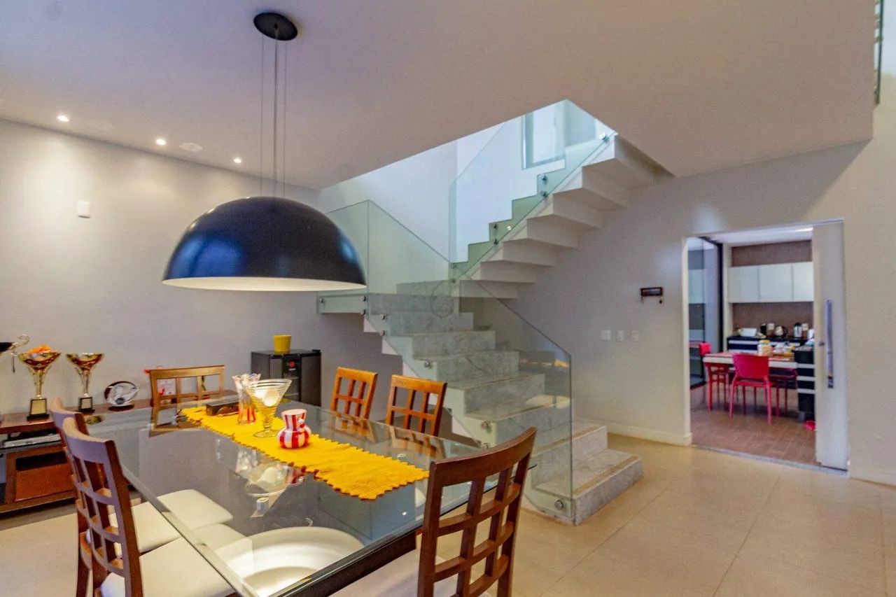 Linda Casa com 5 QTS e 4 Suítes e ainda aceita Permuta. - Foto 2