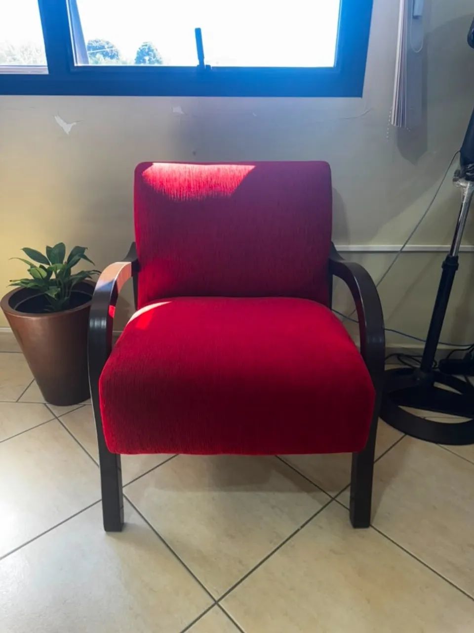 Poltrona Decorativa Vermelha - Conforto e Sofisticação ?