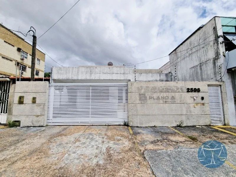 CASA COMERCIAL OU RESIDENCIAL EM LAGOA NOVA