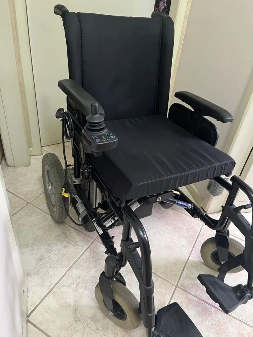 Cadeira de rodas motorizada 