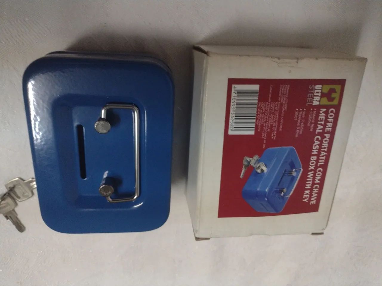 Cofre portátil com chave em metal com pintura especial 