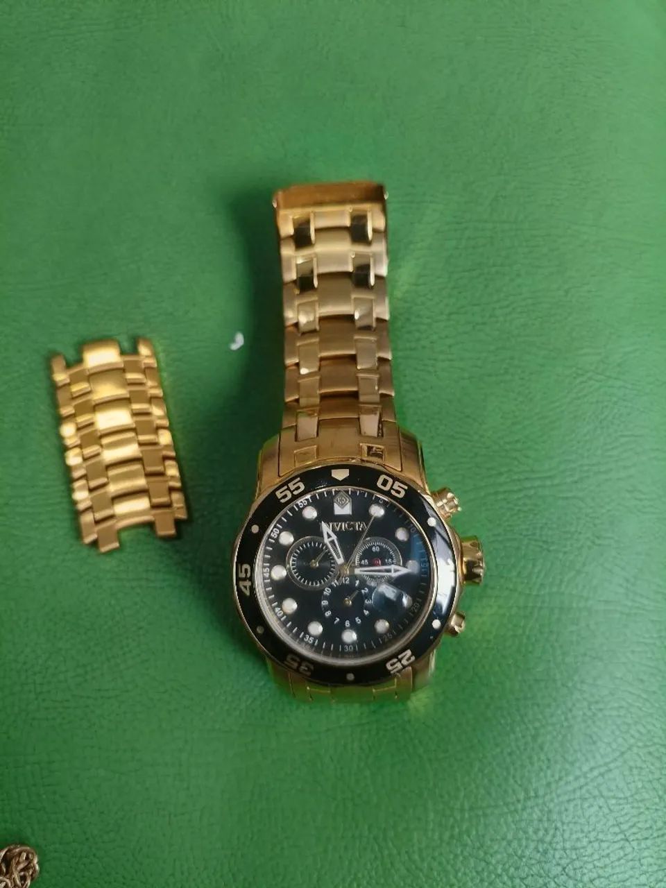 Vendo relógio invicta dourado na caixa novo  - Foto 5