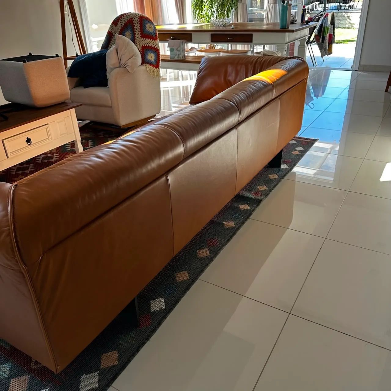 Vendo Sofá em Couro Legítimo - 4 lugares - Foto 3
