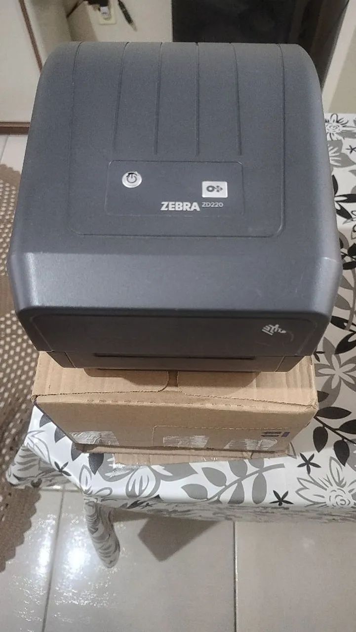 Impressora de Etiquetas e cód de barras  Zebra modelo ZD 220