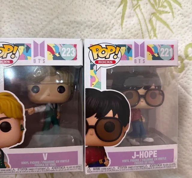 Funkos do BTS e Figure Qposket do Jin