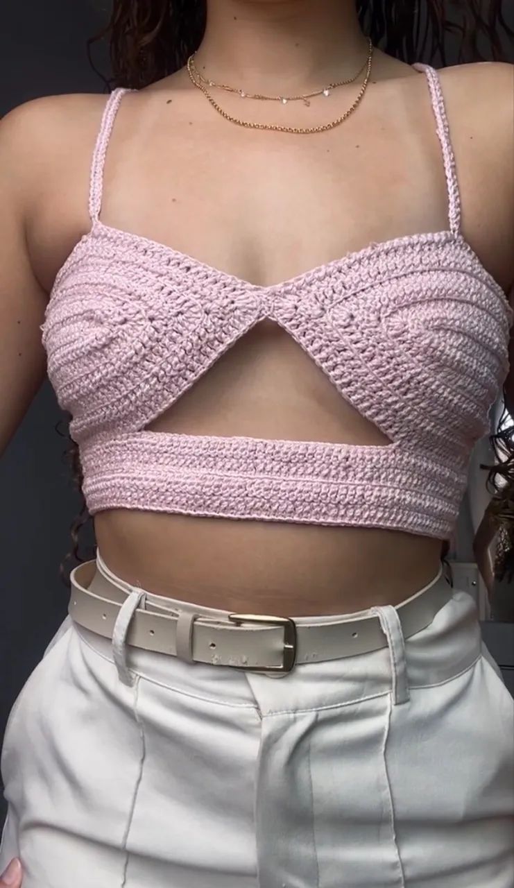 Cropped de crochê rosa com amarração nas costas - Foto 2