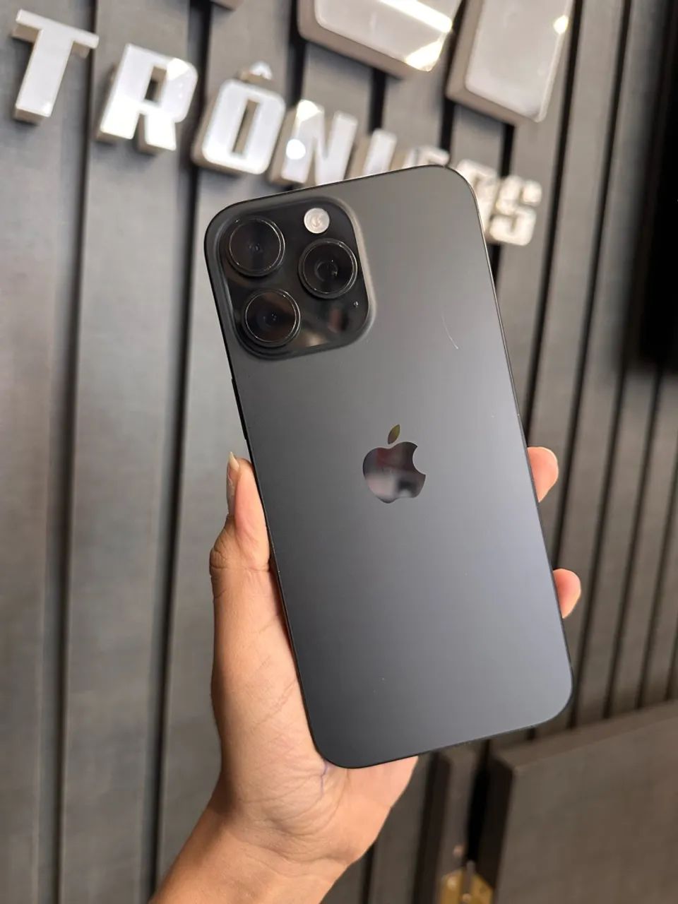 iPhone 16 Pro Max - 256GB - Celulares e Smartphones - Aeroporto