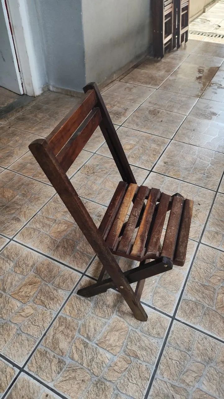 Cadeiras de madeira 
