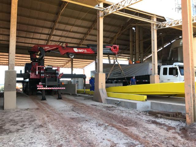 Caminhão Munck Traseiro 70 ton,Giro infinito - Foto 2