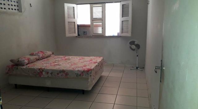 Casa simples com 4 quantos a 2 minutos da praia atalaia - Foto 5