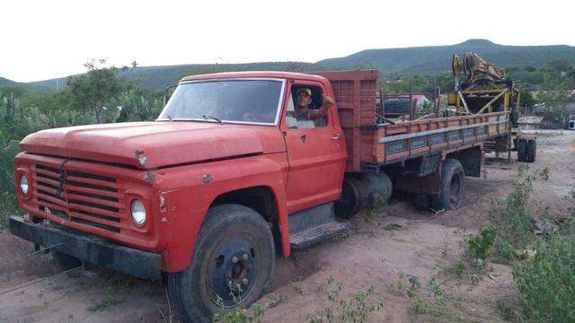 Perfuratriz de Poço Artesiano + Caminhão Ford para transporte - Foto 2