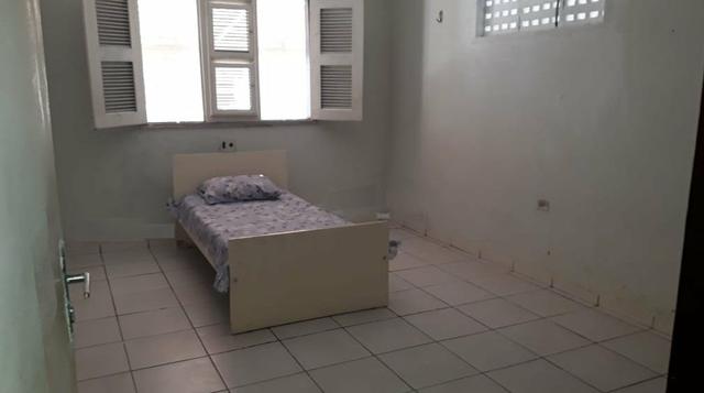 Casa simples com 4 quantos a 2 minutos da praia atalaia - Foto 7
