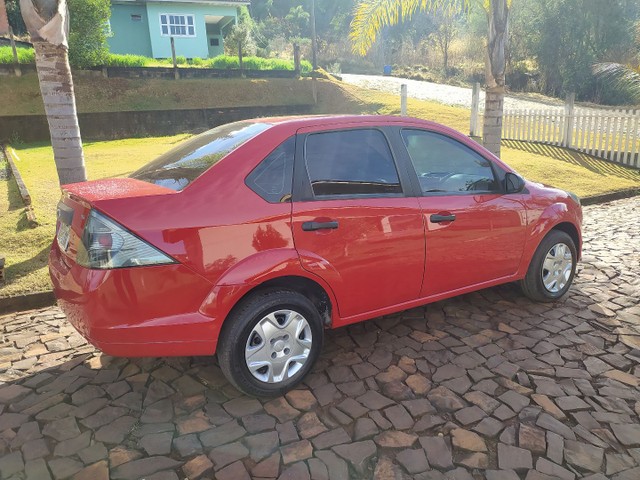 FIESTA SEDAN 1.6 COMPLETO