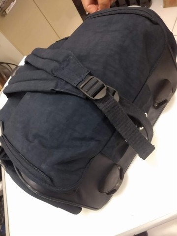  bolsa mala mochila de boa marca kipling azul escuro com rodinhas - Foto 3