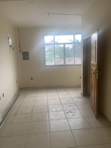 Alugo ótimo Ponto Comercial em frente ao Colégio Santa Monica Taquara - Foto 2