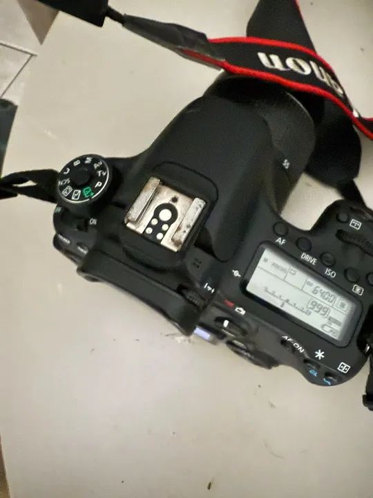 Canon 70D + lente 19-55mm com cartão SD 32gb - Foto 2