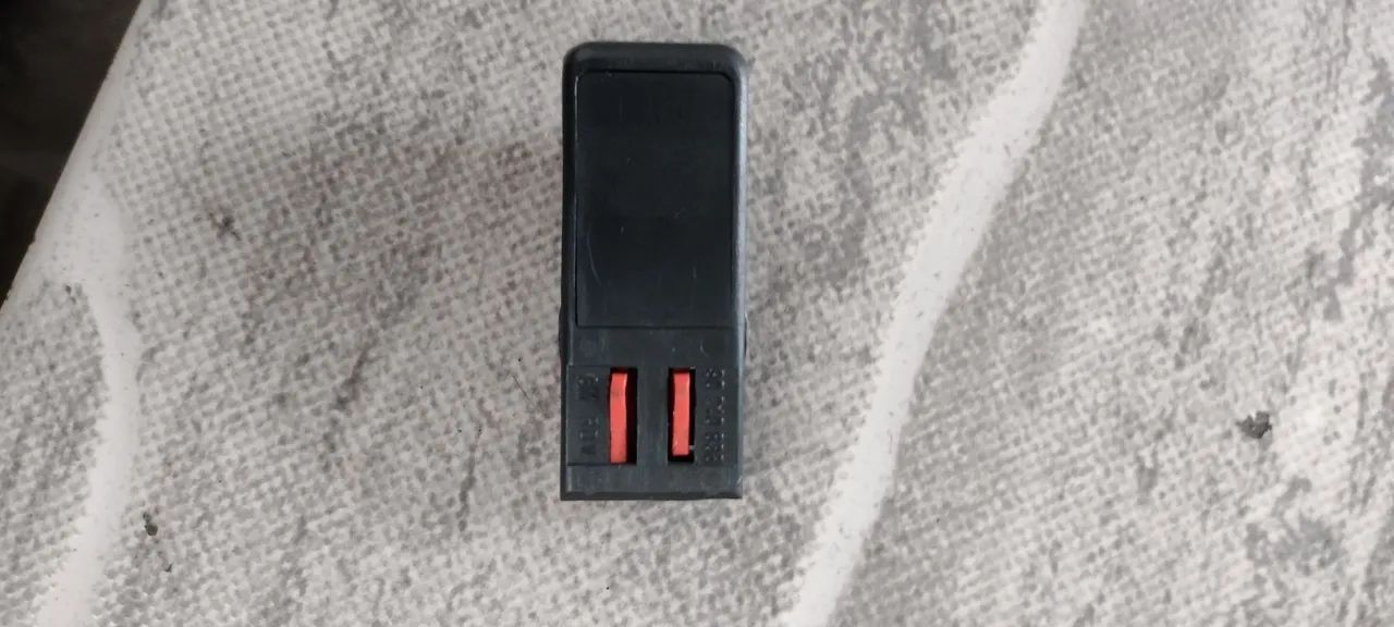 Pino deporta com moldura omega