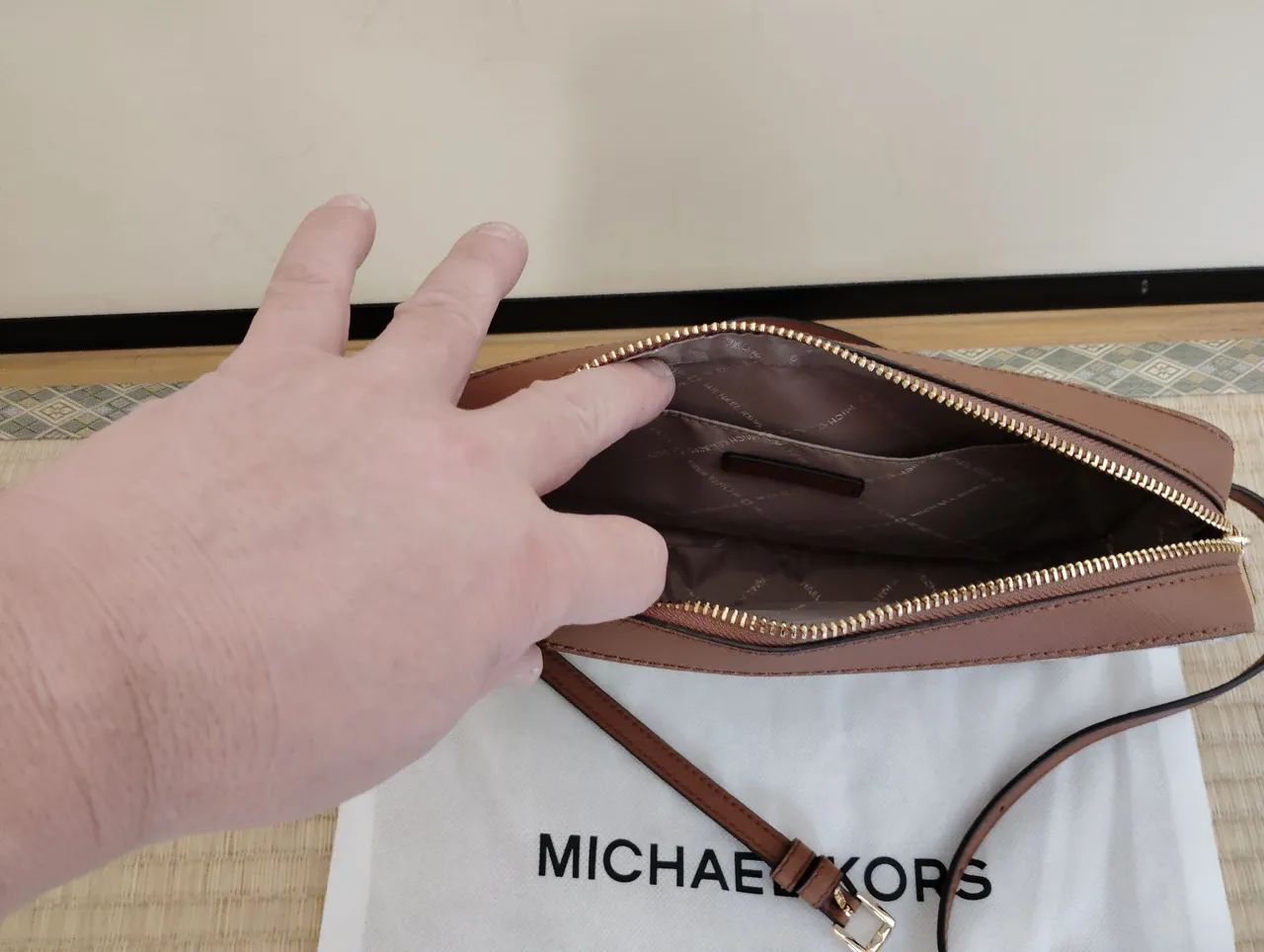 Bolsa Michael Kors transversal jet set logo pequena - Foto 3