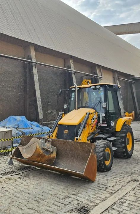 VENDO OU TROCO - RETROESCAVADEIRA JCB 3CX ANO 2023 COM 1329 HORAS ROMPEDOR E ENGATE RÁPIDO - Foto 6