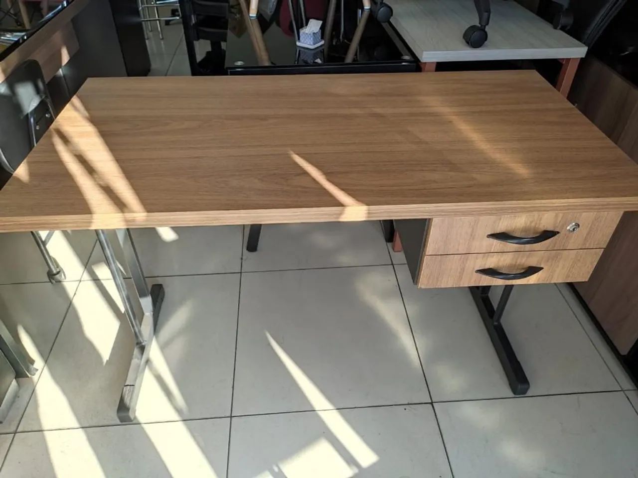 Mesa de escritório com gaveta 1.20x0.60