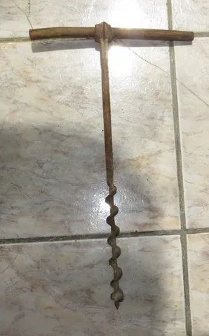 ferramenta antiga trado