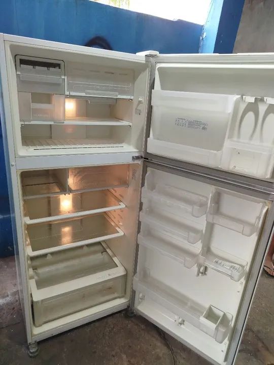 Geladeira Duplex Electrolux 220 vts - Foto 2