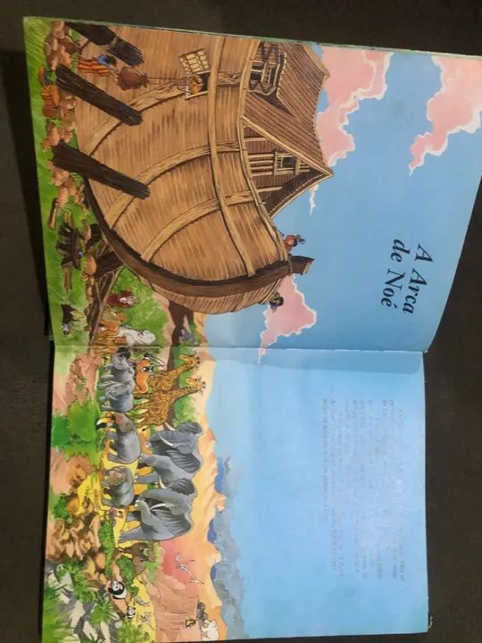 Bíblia sagrada para crianças, livro raro, capa dura, totalmente ilustrado.  - Foto 4