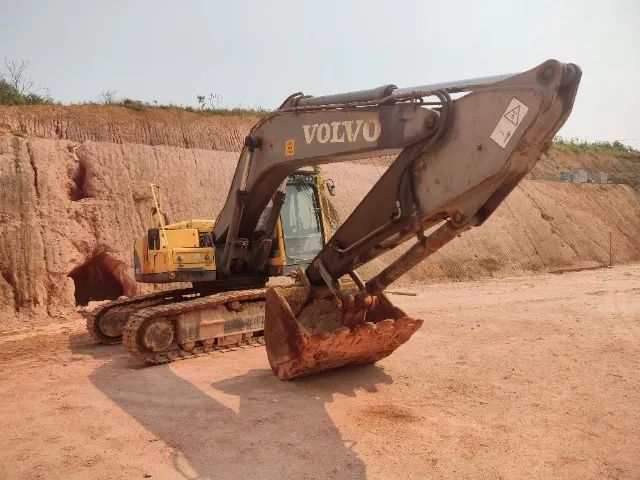 ESCAVADEIRA VOLVO EC 240 - Foto 3