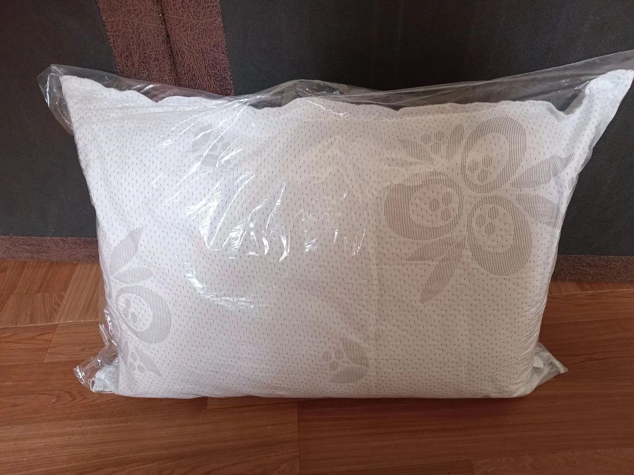 Travesseiro:Macio,higiênico e confortável. <br>Medida 45 cm × 65 cm