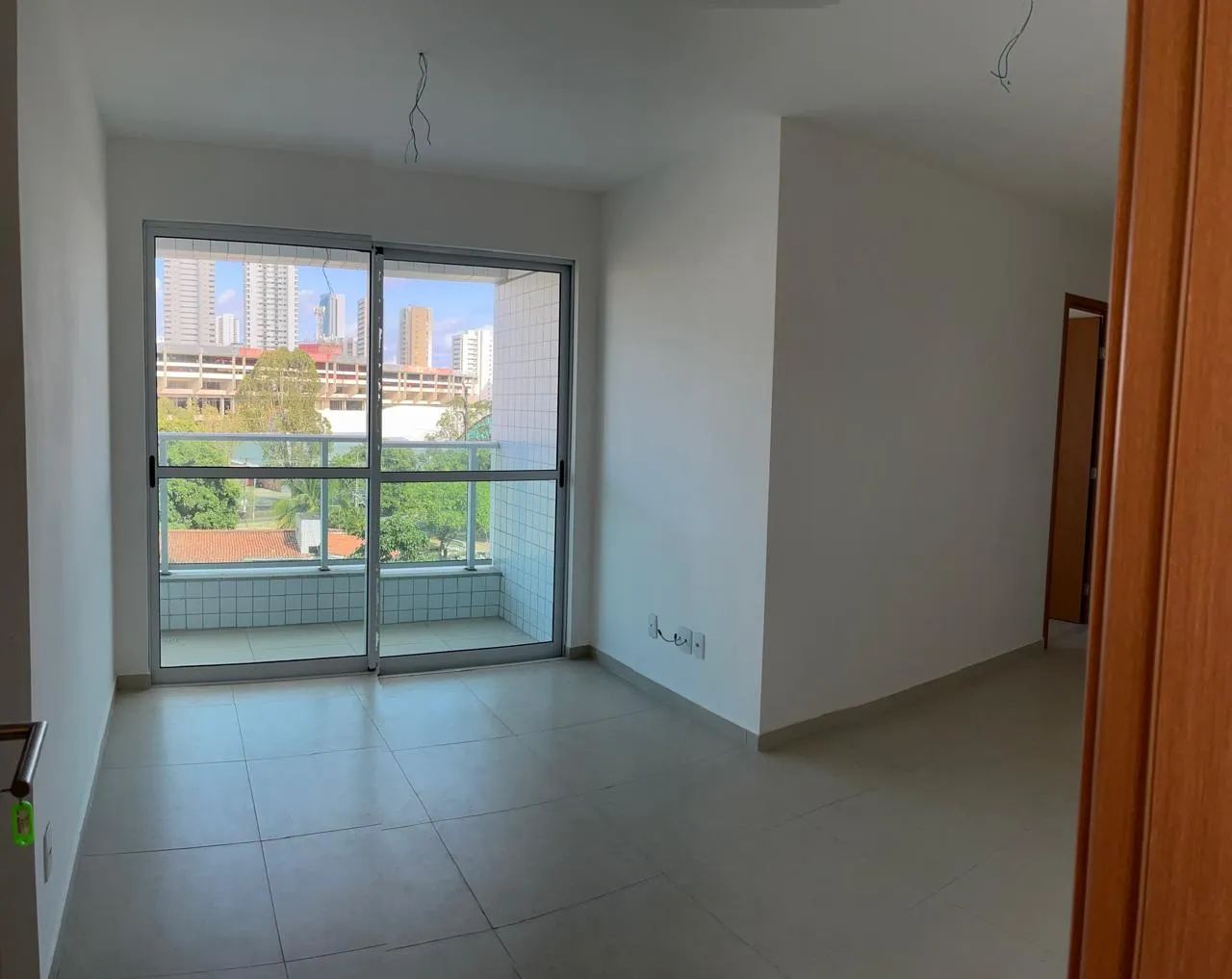 APARTAMENTO PARA LOCAÇÃO TODO NO PORCELANATO COM SUÍTE E VARANDA 67 METROS 3 QUARTOS COM O - Foto 2