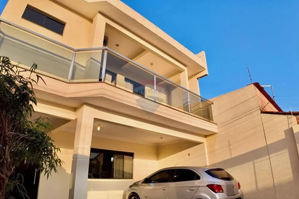 "Casa 4 quartos Moderna e Espaçosa à Venda no Riacho Fundo II"