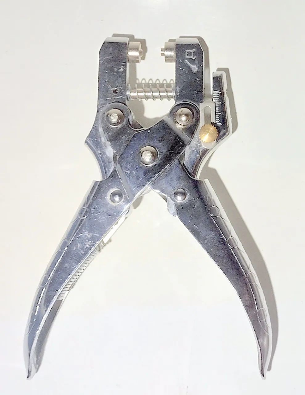 Alicate para vazar e pregar ilhós 2 em 1 (ilhós número 54)