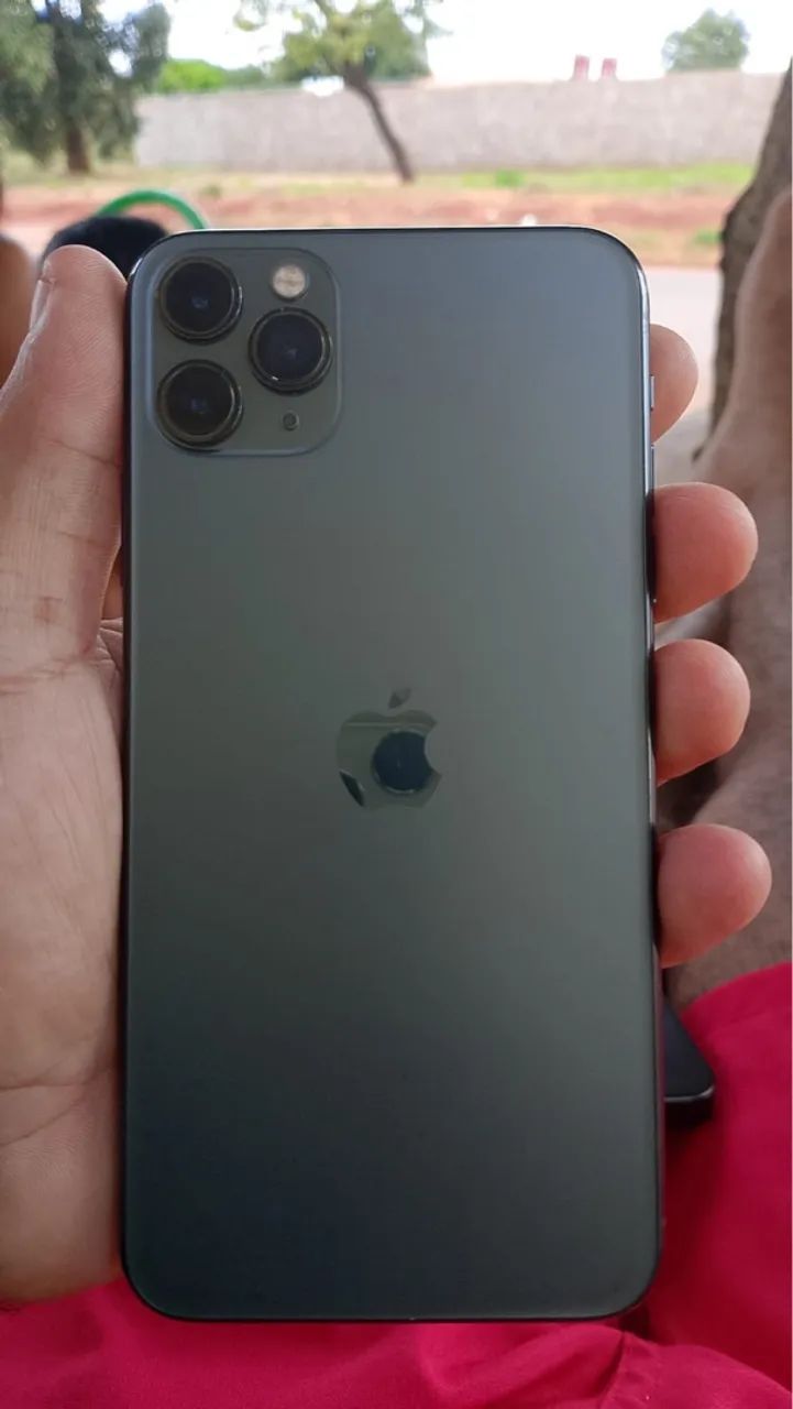 Vendo ou troco iPhone 11 Pro Max 256  - Foto 2