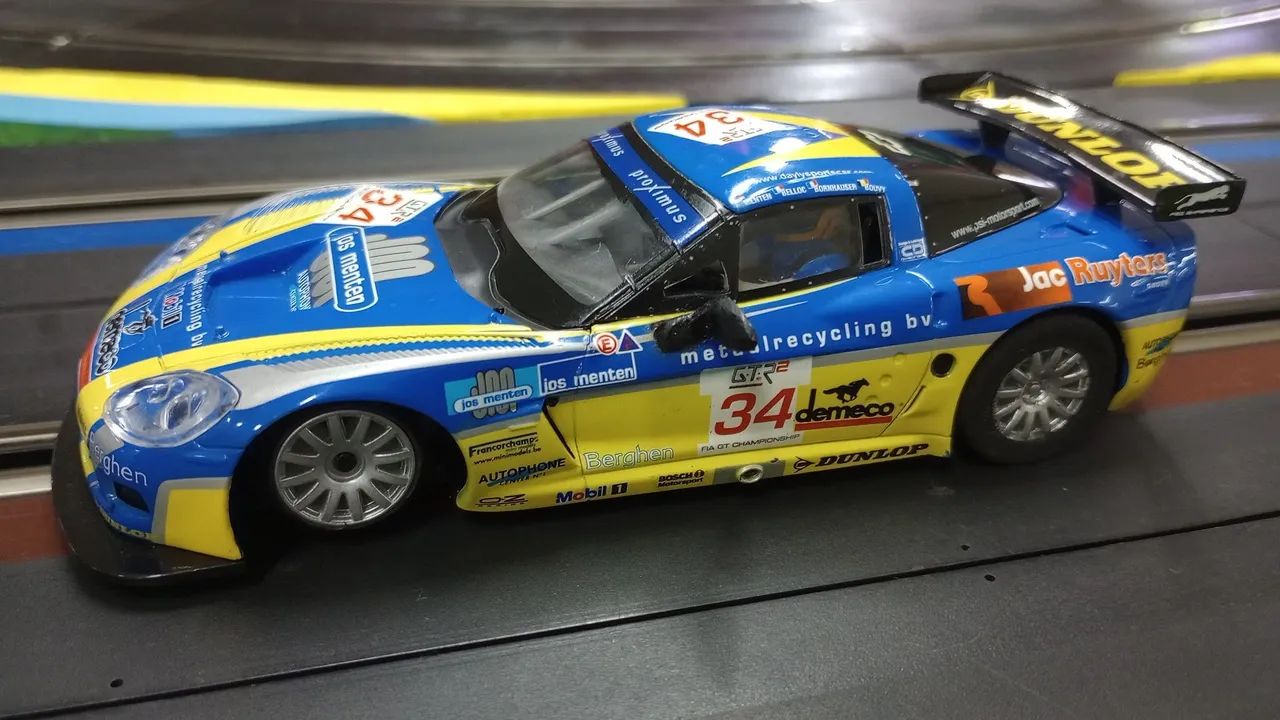 Carro de autorama Corvette C6R Scx
