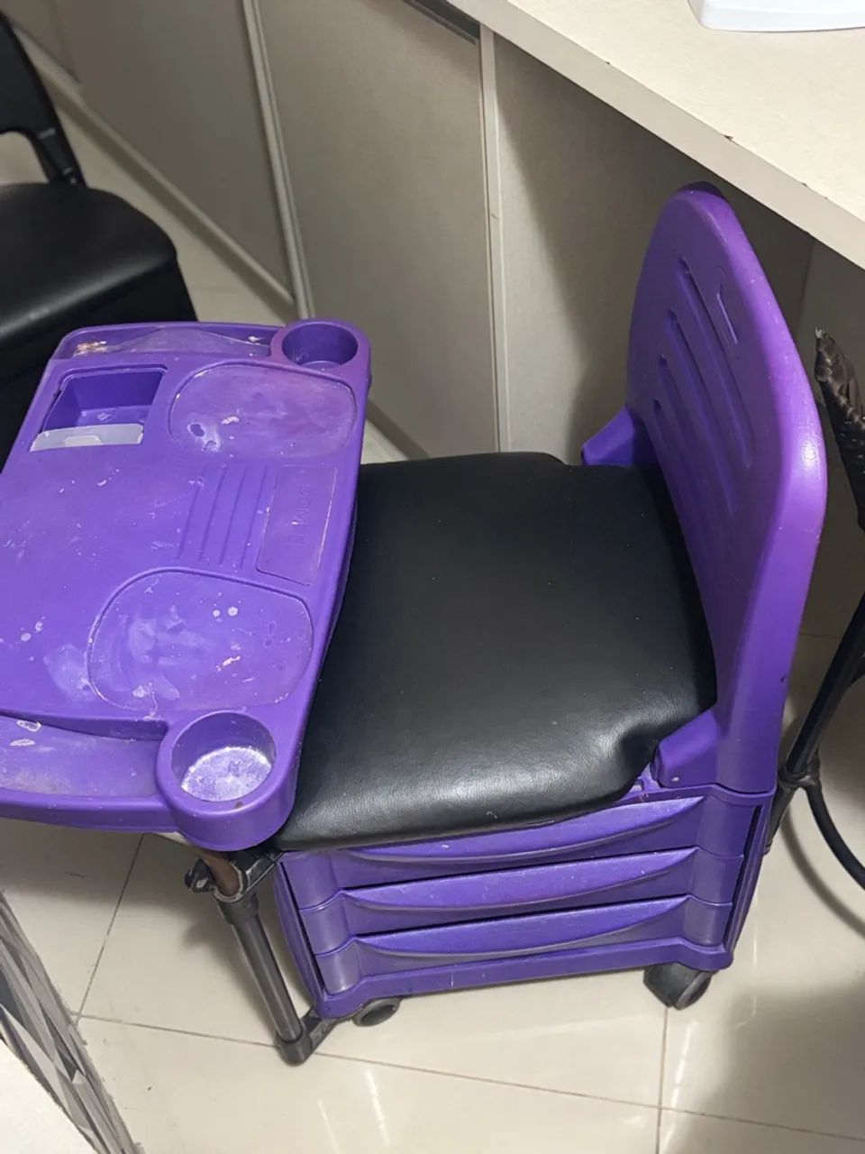 Cadeira de manicura com Mesa e Gavetas - Roxo