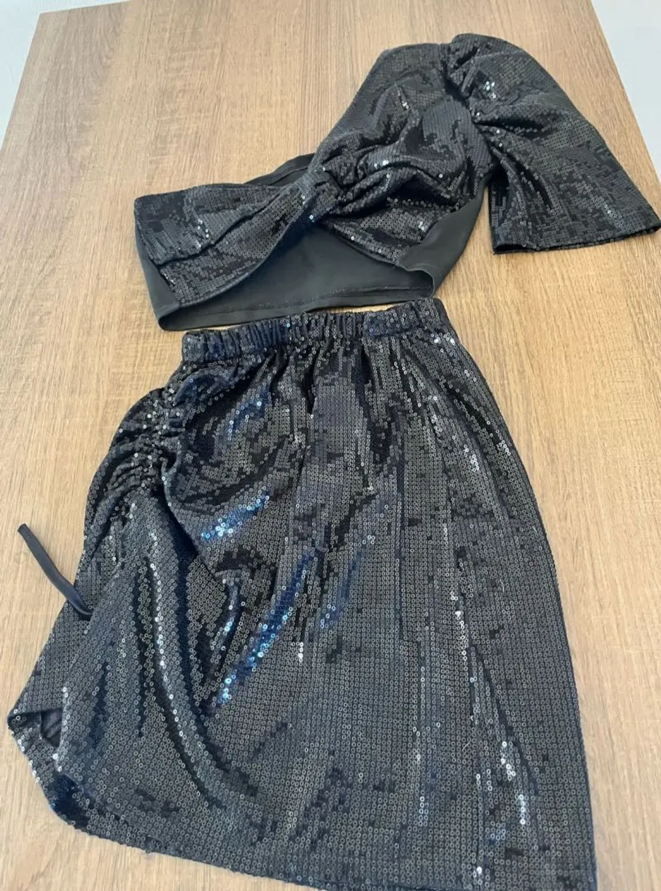 Conjunto de Paetês Preto Elegante