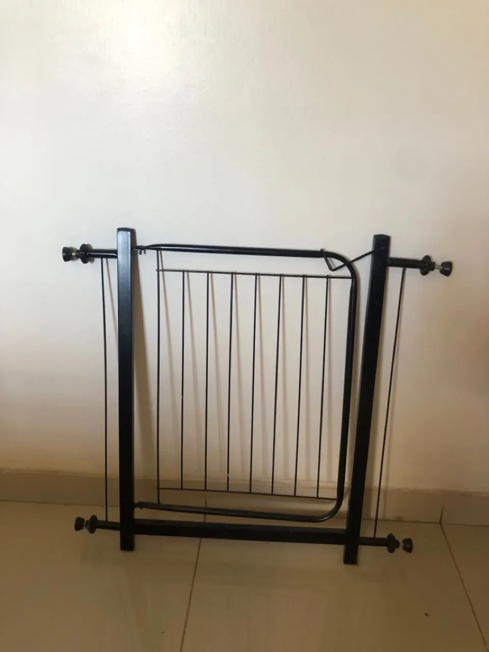 02 Portões Portãozinho Grade de Proteção Pet dog 69/84 cm 1 Prolongadores Inslucos - Foto 2