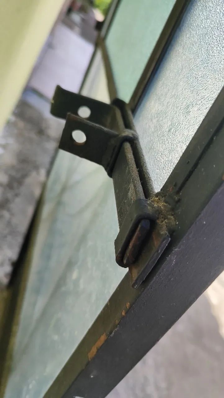 Porta de Ferro com Vidro - Estilo Moderno - Foto 4