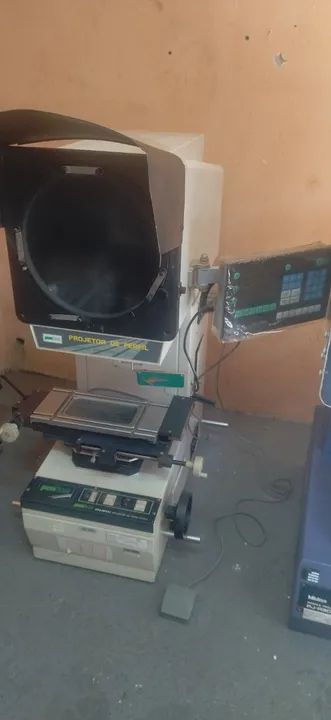 Lote de PROJETOR DE PERFIL