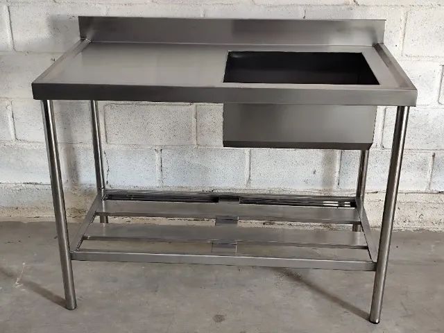 Pia Inox 1,10x0,60x0,90m Bojo 50x40 com Prateleira Lisa/Gradeada