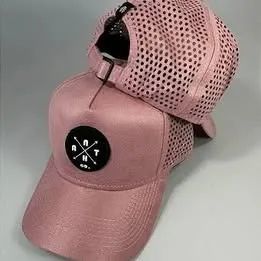 BONÉ FURADINHO PADRÃO ROSA